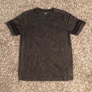 Old Navy Active Go-Dry T-shirt